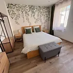 Le Verdoyant , Maisonnette Cosy Avec Terrasse Totalement Climatise Avec Parking Διαμέρισμα *