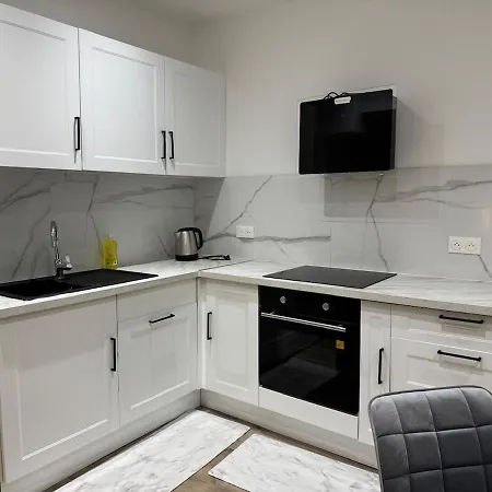 Le Verdoyant , Maisonnette Cosy Avec Terrasse Totalement Climatise Avec Parking Apartment *