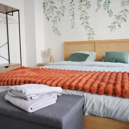 Le Verdoyant , Maisonnette Cosy Avec Terrasse Totalement Climatise Avec Parking