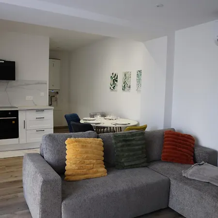 Le Verdoyant , Maisonnette Cosy Avec Terrasse Totalement Climatise Avec Parking Διαμέρισμα *