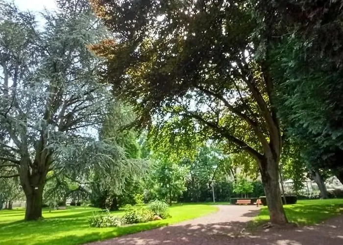 Le Verdoyant , Maisonnette Cosy Avec Terrasse Totalement Climatise Avec Parking *